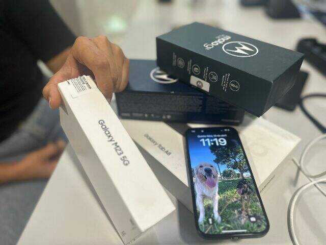 "Pai e filha compram celular nas Casas Bahia e descobrem que era furtado"
