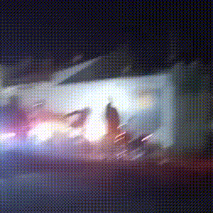 Discuss&atilde;o por buzina termina com tumulto e port&atilde;o de casa derrubado