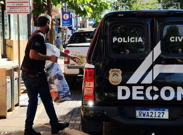 Etiquetas de marca famosa s&atilde;o achadas em loja alvo de opera&ccedil;&atilde;o na 14 de Julho