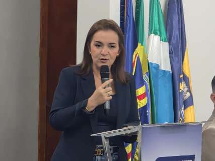 Adriane diz que reajuste de servidor ficar&aacute; entre 4,26% a 4,39%