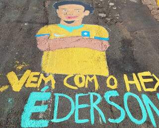 Éderson pintado no asfalto é amuleto de alunos torcendo pelo hexa Éderson pintado no asfalto é amuleto de alunos torcendo pelo hexa