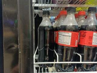 Figurinhas s&atilde;o a nova dor de cabe&ccedil;a para quem vende Coca-Cola na Capital