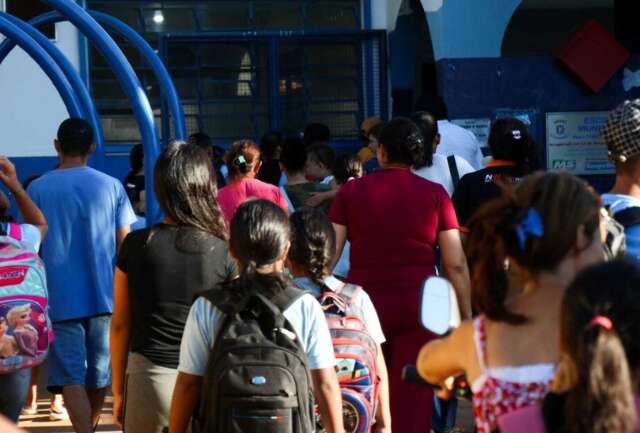 Sem acordo sobre piso, professores decidem parar na sexta