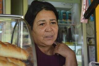 Comerciantes reclamam de condições de rua e calçada em frente ao Colégio Militar Comerciantes reclamam de condições de rua e calçada em frente ao Colégio Militar