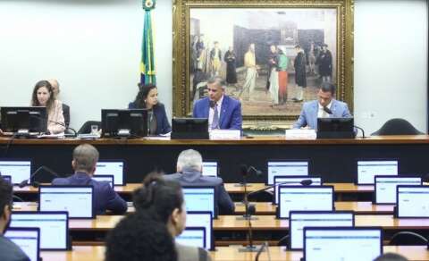 C&acirc;mara adia an&aacute;lise de PEC que reduz maioridade penal para 16 anos