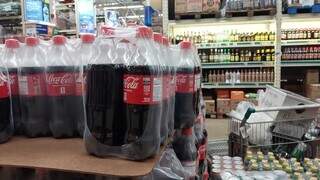 Figurinhas s&atilde;o a nova dor de cabe&ccedil;a para quem vende Coca-Cola na Capital