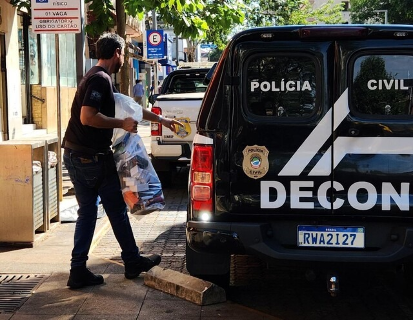 Dois s&atilde;o presos em flagrante por vender produtos falsificados no Centro
