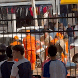 Homem &eacute; esfaqueado em plena Pra&ccedil;a Ary Coelho ap&oacute;s briga por jogo
