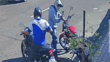 Criminosos usam martelo para furtar moto em segundos no Jardim dos Estados