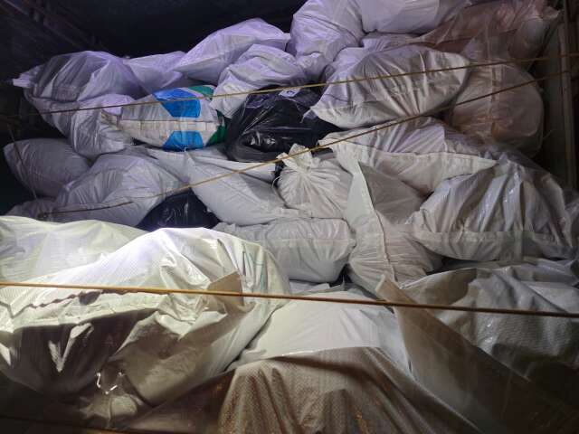 Opera&ccedil;&atilde;o apreendeu 4.326 pares de t&ecirc;nis falsificados em duas lojas