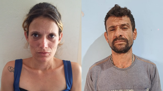 Encapuzados em motocicleta matam casal a tiros em área de invasão Encapuzados em motocicleta matam casal a tiros em área de invasão