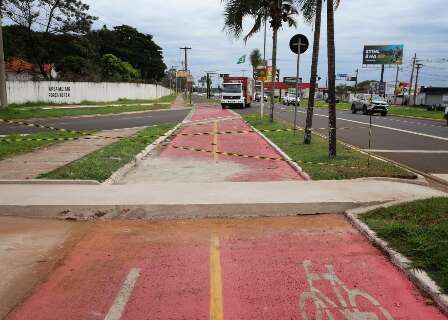 Passarela alta interrompe trecho e empurra ciclistas para Duque de Caxias