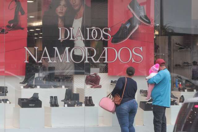 Buqu&ecirc;, jantar e presente exigem aten&ccedil;&atilde;o para n&atilde;o estragar a comemora&ccedil;&atilde;o