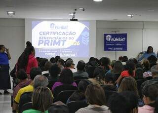 Em auditório cheio, assalariados pegam certificados e pedem para ficar no Primt Em auditório cheio, assalariados pegam certificados e pedem para ficar no Primt