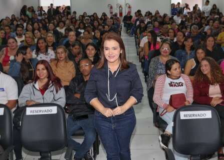 Reajuste de 4,39% ser&aacute; para 9 mil servidores, diz Adriane 