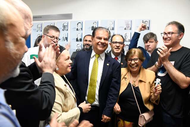 Piso de m&eacute;dicos e dentistas avan&ccedil;a no Senado e prev&ecirc; sal&aacute;rio de R$ 13,6 mil