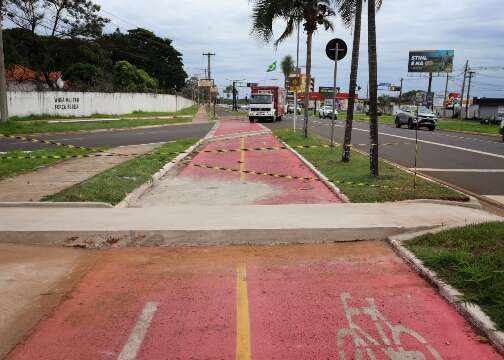 Passarela alta interrompe trecho e empurra ciclistas para Duque de Caxias