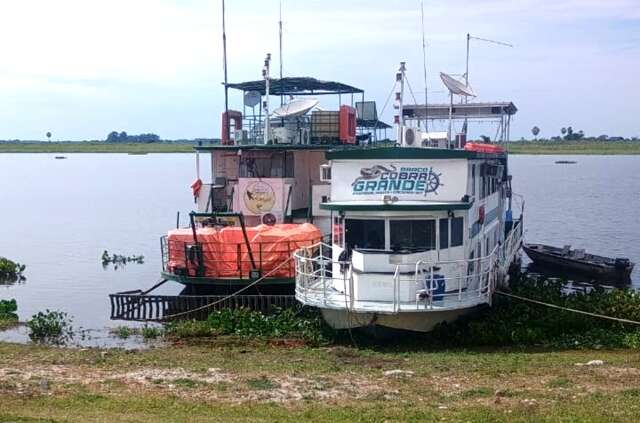 Natureza e moradores reabrem canal antes da chegada do socorro oficial