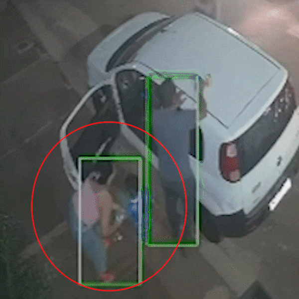 Desesperada, m&atilde;e protegeu filho de tiros que mataram mec&acirc;nico; veja imagens