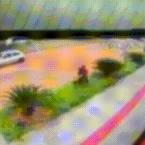 Dupla tenta arrastar mulher para carro em assalto, mas acaba presa
