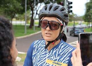 Passarela alta interrompe trecho e empurra ciclistas para Duque de Caxias Passarela alta interrompe trecho e empurra ciclistas para Duque de Caxias