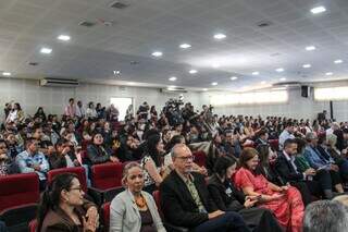 Em MS, MEC promete bolsa para ind&iacute;genas conclu&iacute;rem curso com dignidade