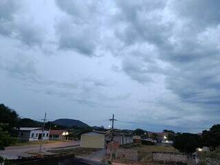 MS terá quarta e quinta-feira com risco de chuva, vento forte e tempestades MS terá quarta e quinta-feira com risco de chuva, vento forte e tempestades