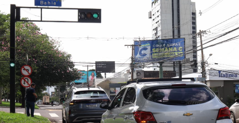 Tr&acirc;nsito tem interdi&ccedil;&atilde;o parcial no cruzamento da Afonso Pena com a Bahia