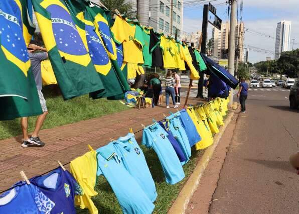 Com camisetas de R$ 10 a R$ 449, ainda d&aacute; tempo de montar o "look" para a Copa