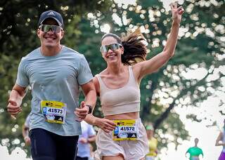 Quem treina junto cresce junto e casal usa corrida para cuidar do amor Quem treina junto cresce junto e casal usa corrida para cuidar do amor