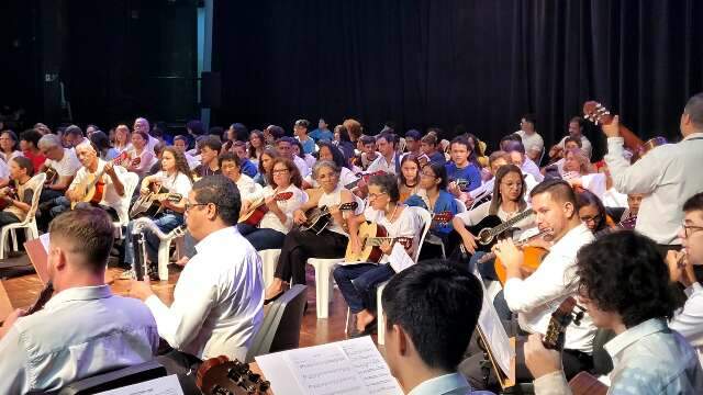 Alunos de projeto social v&atilde;o dividir palco com m&uacute;sicos internacionais 