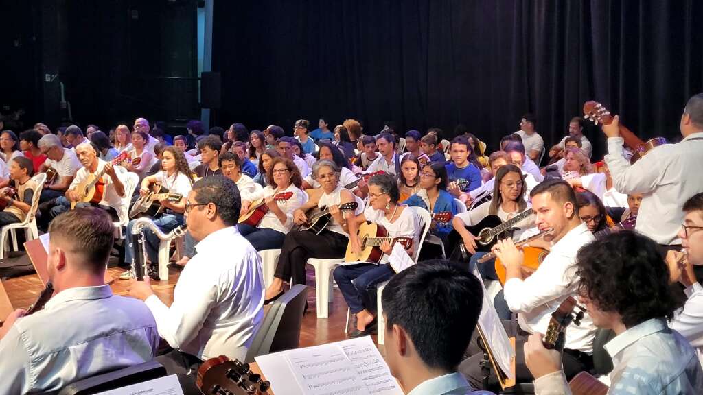 Alunos de projeto social vão dividir palco com músicos internacionais
