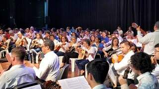 Alunos de projeto social vão dividir palco com músicos internacionais Alunos de projeto social vão dividir palco com músicos internacionais