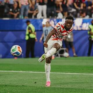 Estados Unidos aplicam primeira goleada da Copa ao vencer Paraguai