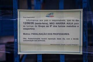 Escolas municipais amanhecem fechadas em dia de paralisação de professores Escolas municipais amanhecem fechadas em dia de paralisação de professores