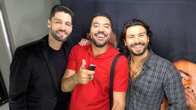 Munhoz e Mariano d&atilde;o dicas aos solteiros no Arraial de Santo Ant&ocirc;nio