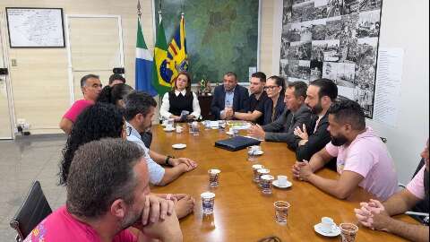 Prefeita promete enviar nova proposta com reajuste de 5,4% para professores