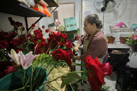 Flor &eacute; amor, mas tamb&eacute;m &eacute; correria no Dia dos Namorados