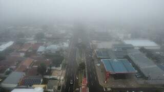 A poucos dias do inverno, forte nevoeiro transforma paisagem