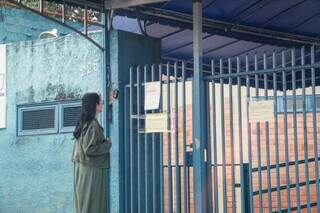 Estagiária dá com a “cara na porta” em dia de paralisação de professores Estagiária dá com a “cara na porta” em dia de paralisação de professores
