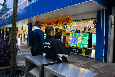 Delay afasta "p&uacute;blico raiz" do streaming e mant&eacute;m a TV como favorita na Copa