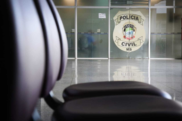 Mulher &eacute; encontrada morta em casa e pol&iacute;cia apura poss&iacute;vel feminic&iacute;dio