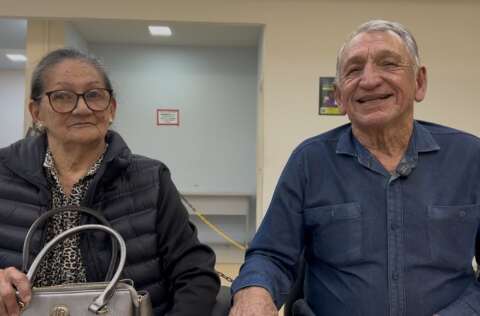 Casados h&aacute; 54 anos, eles marcaram encontro para buscar novo RG