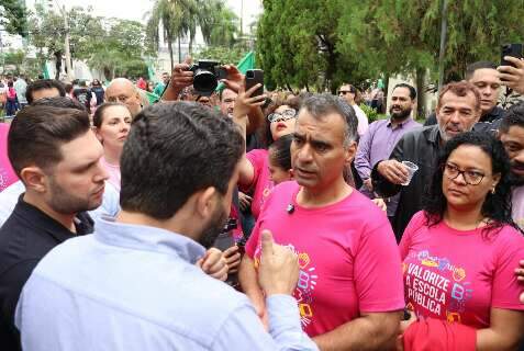 Prefeita recebe comiss&atilde;o de professores para discutir reivindica&ccedil;&atilde;o da categoria