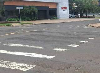 Ondulação em rua já derrubou ao menos seis motociclistas em cruzamento Ondulação em rua já derrubou ao menos seis motociclistas em cruzamento