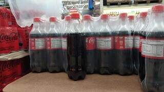 Furtos de figurinhas levam Coca-Cola a trocar garrafas da Copa Furtos de figurinhas levam Coca-Cola a trocar garrafas da Copa