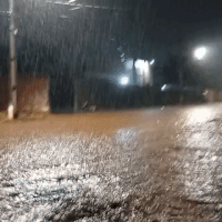 Com 50 minutos de chuva, ruas viram rios no Jardim Los Angeles