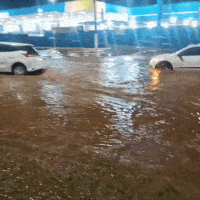 Temporal alaga Gunter Hans em frente a atacadista e complica tr&acirc;nsito