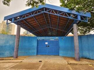 Estagiária dá com a “cara na porta” em dia de paralisação de professores Estagiária dá com a “cara na porta” em dia de paralisação de professores