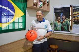 Wilson levou 3 anos para completar a cole&ccedil;&atilde;o de bolas de todas as Copas